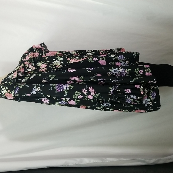 FREE PEOPLE FLORAL  BLOUSE IN SIZE MEDIUM WITH FRONT POCKET - Picture 5 of 8